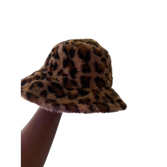 Ed Hardy Leopard Faux Fur Bucket Hat NWT - Picture 3 of 5